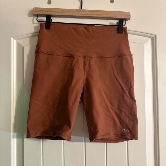 ALO Yoga Rust Bike Shorts High-Rise Athletic - Picture 1 of 3